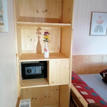 Aille River Tourist Hostel And Camping ドゥーリン 部屋 写真