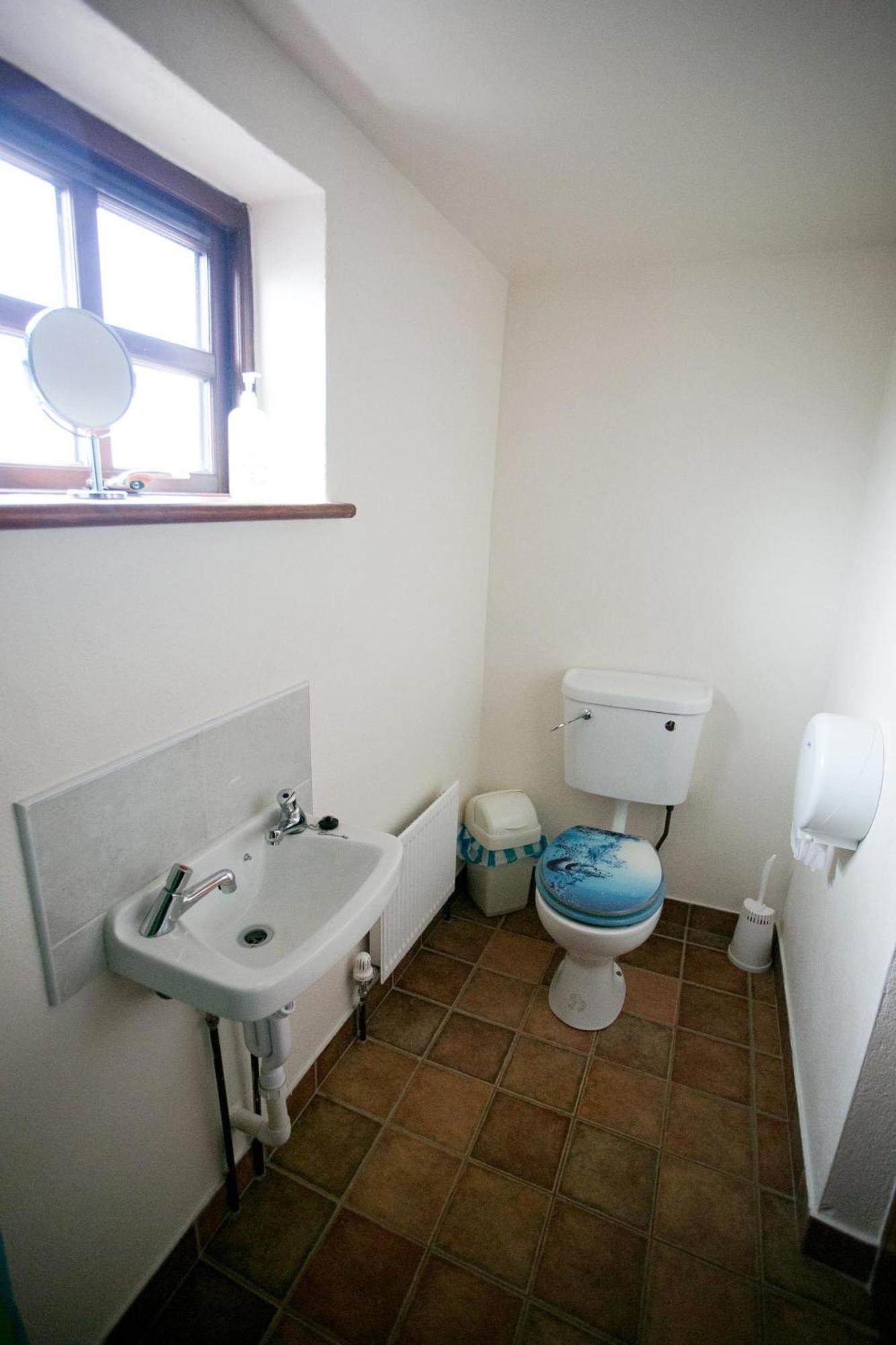 Aille River Tourist Hostel And Camping ドゥーリン 部屋 写真