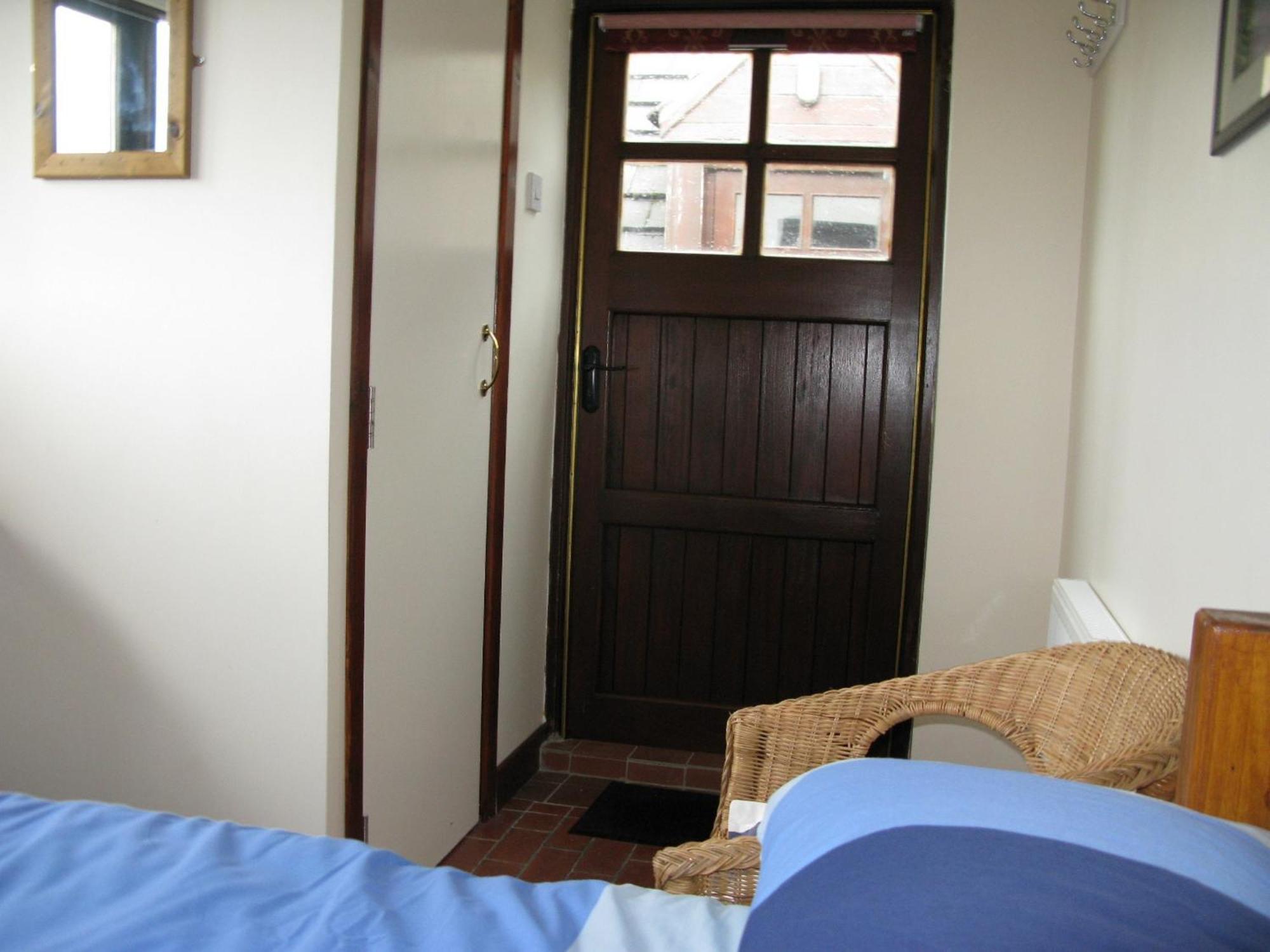 Aille River Tourist Hostel And Camping ドゥーリン 部屋 写真