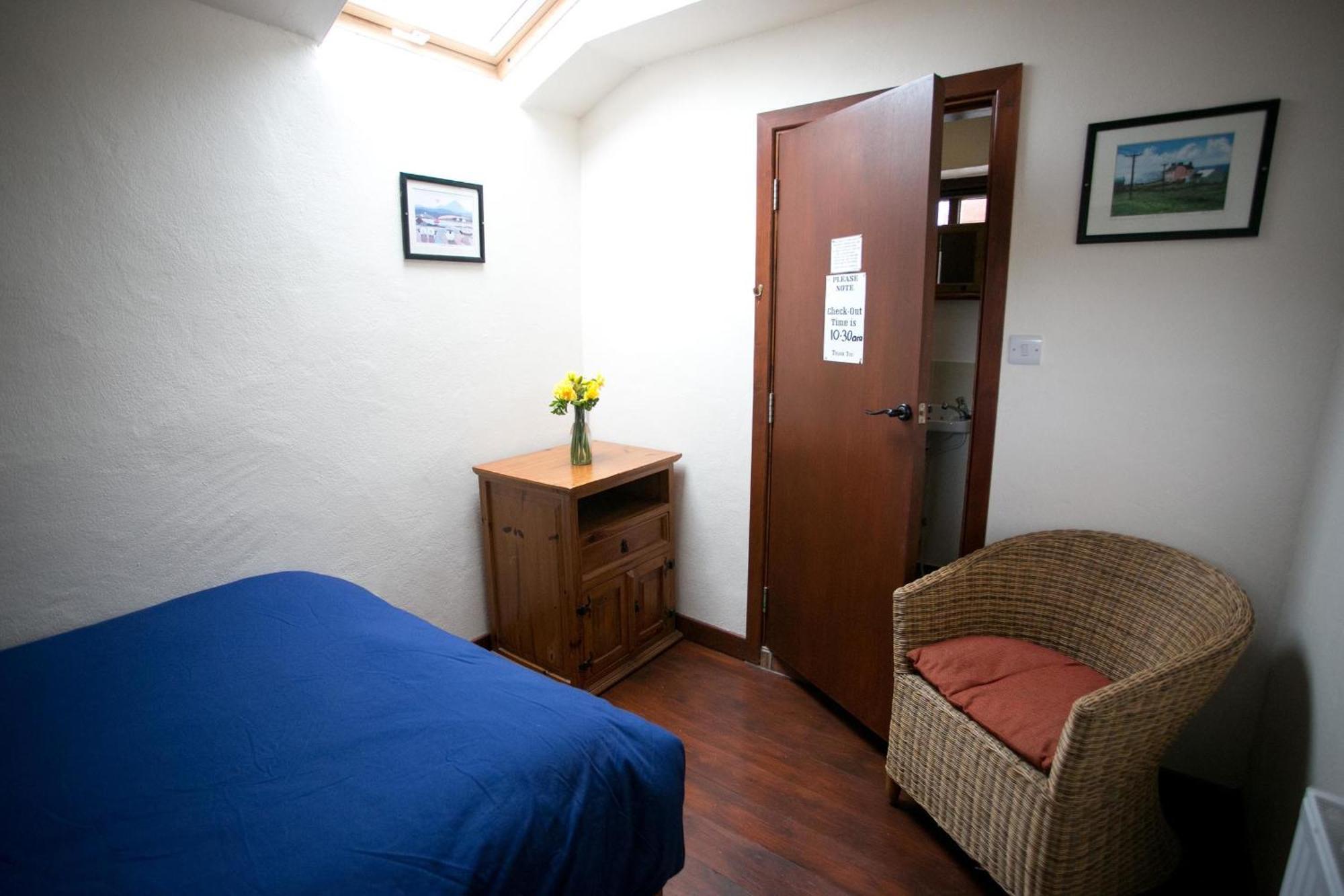 Aille River Tourist Hostel And Camping ドゥーリン 部屋 写真