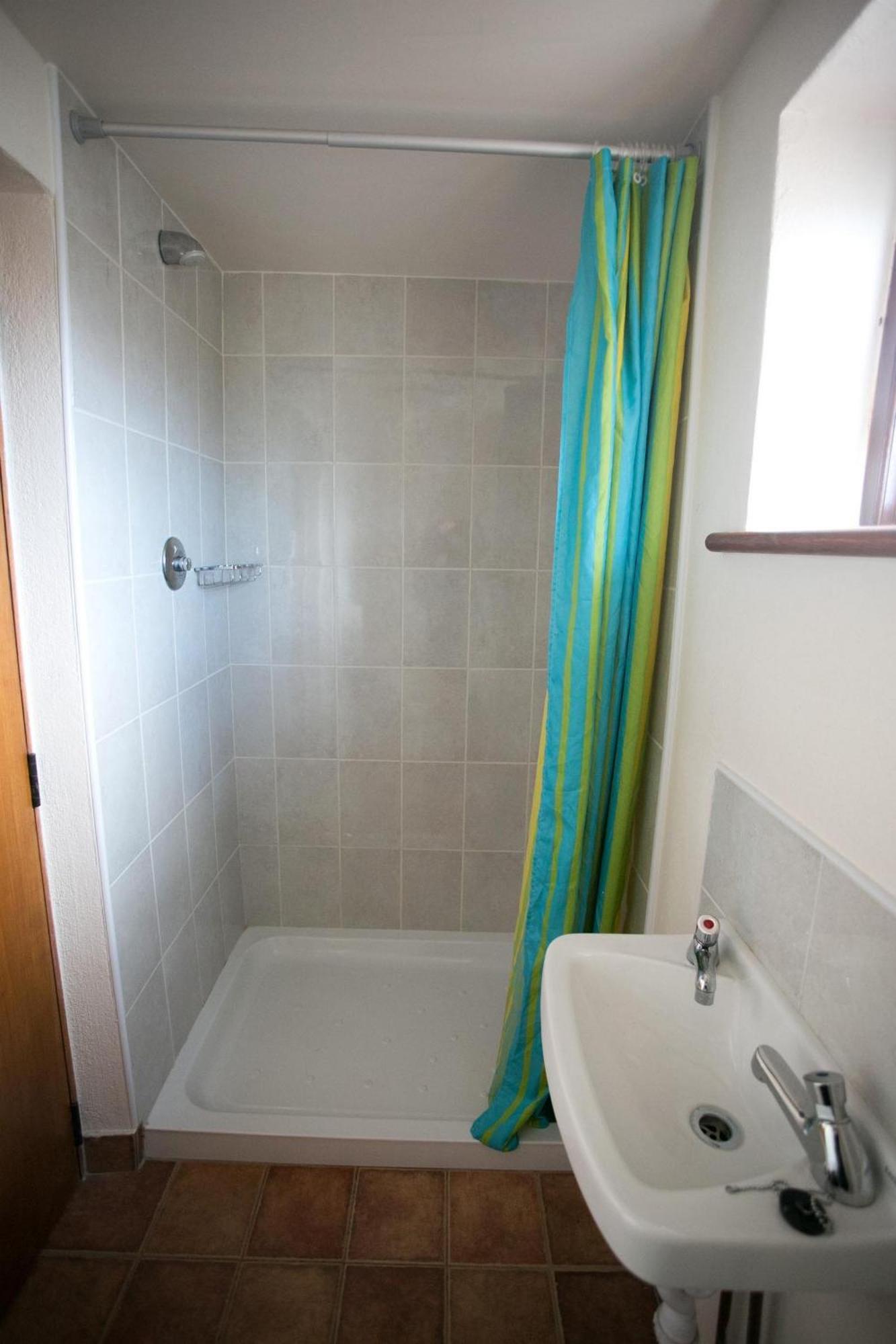 Aille River Tourist Hostel And Camping ドゥーリン 部屋 写真