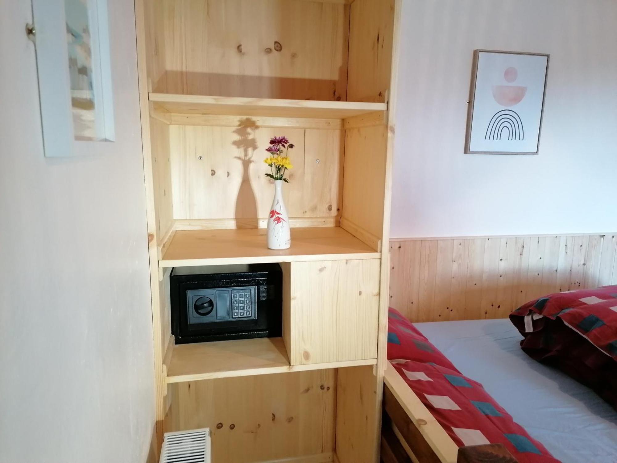 Aille River Tourist Hostel And Camping ドゥーリン 部屋 写真