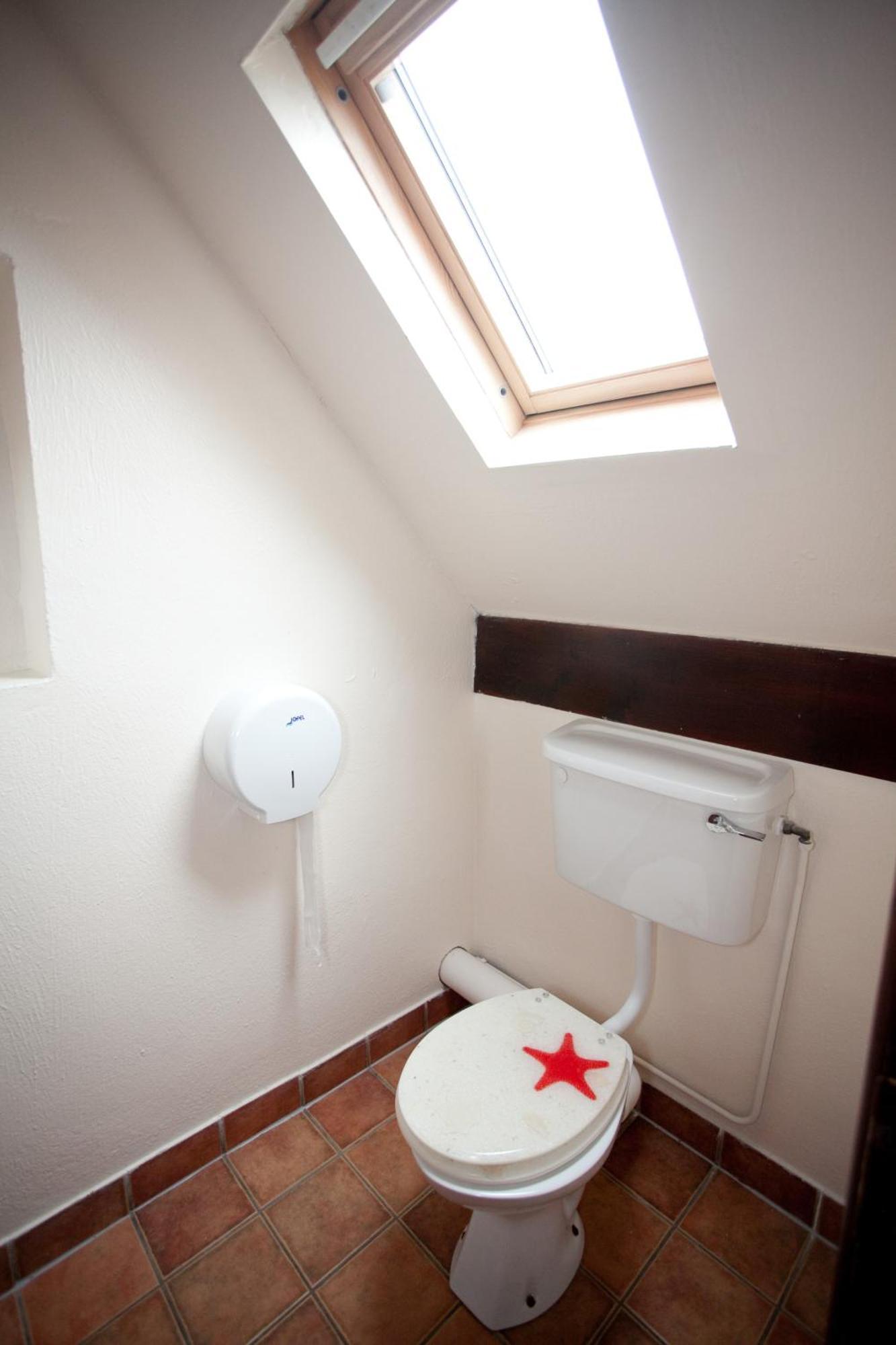 Aille River Tourist Hostel And Camping ドゥーリン 部屋 写真