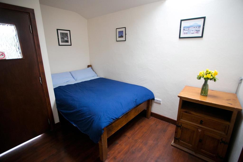 Aille River Tourist Hostel And Camping ドゥーリン 部屋 写真