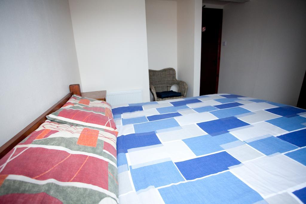 Aille River Tourist Hostel And Camping ドゥーリン 部屋 写真