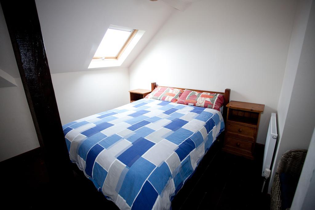 Aille River Tourist Hostel And Camping ドゥーリン 部屋 写真