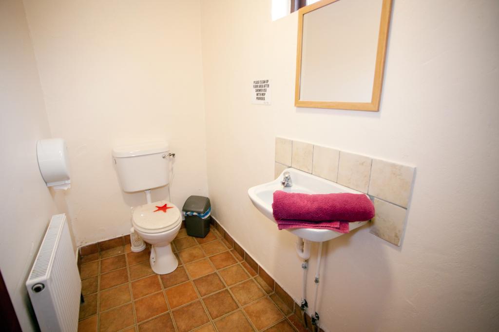 Aille River Tourist Hostel And Camping ドゥーリン 部屋 写真
