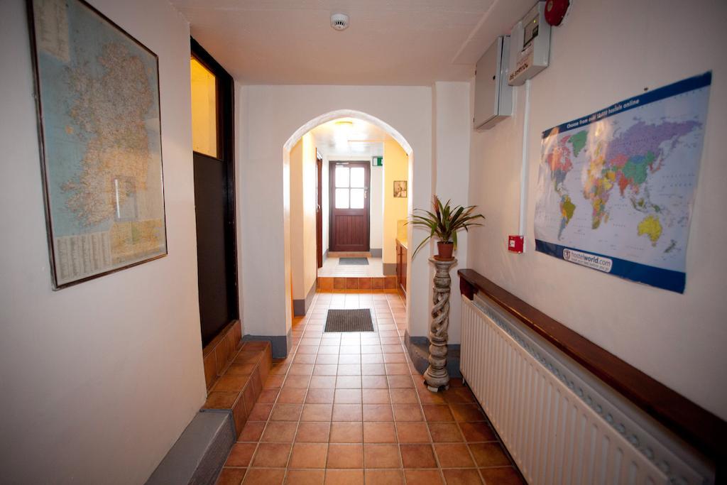 Aille River Tourist Hostel And Camping ドゥーリン エクステリア 写真