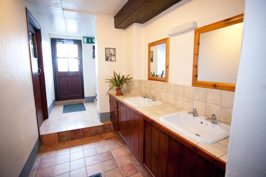 Aille River Tourist Hostel And Camping ドゥーリン エクステリア 写真